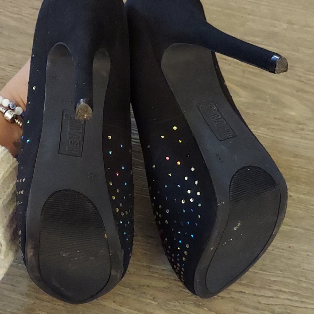 ***$10 HEELS*** Brash Black Pumps - Picture 3 of 4